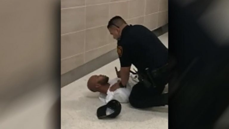 ‘Ceramah’ di Dalam Penerbangan Frontier Airlines, Pria Ini Disinyalir Terkena Gangguan Mental