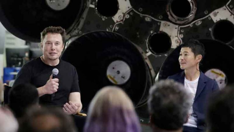SpaceX Sebut Pemilik Situs Belanja Online Terbesar di Jepang Jadi Orang Pertama Kunjungi Bulan di 2023