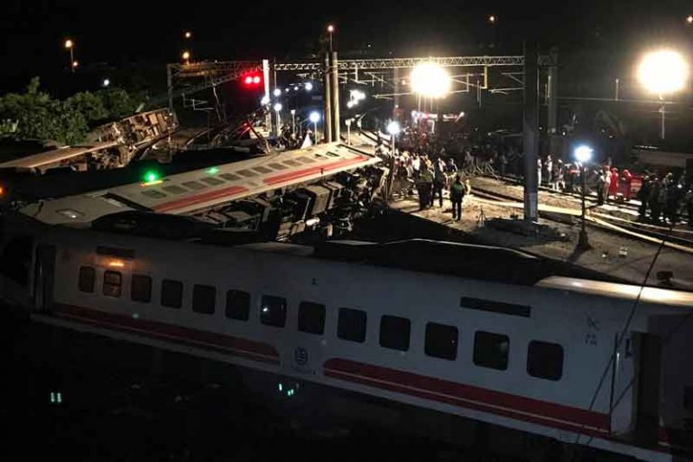 18 Orang Tewas di Taiwan Akibat Kereta Cepat Tergelincir