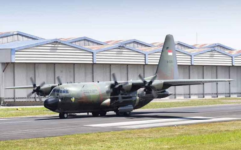 Pengungsi Serbu Bandara Palu, Pesawat Hercules TNI AU Tak Bisa Mendarat dan Lepas Landas Sampai Kondusif