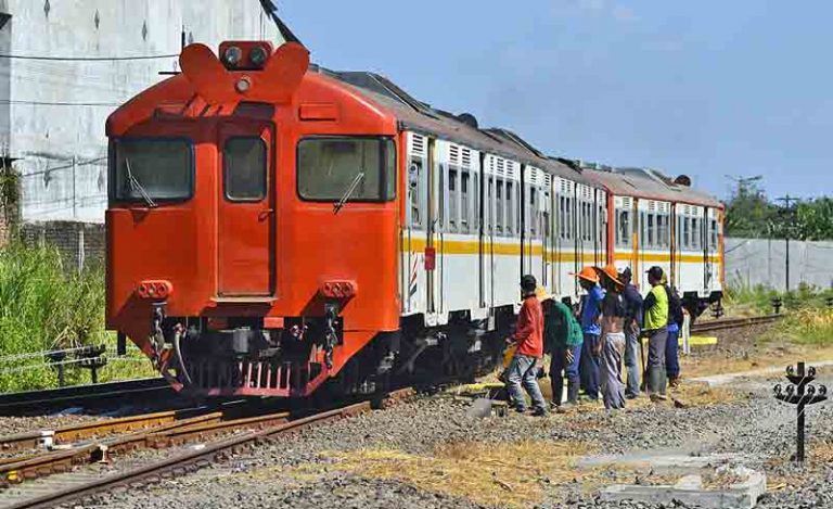 Kereta Lokal Daerah Seperti Tak Terurus, Bahkan Terkesan Diabaikan PT KAI