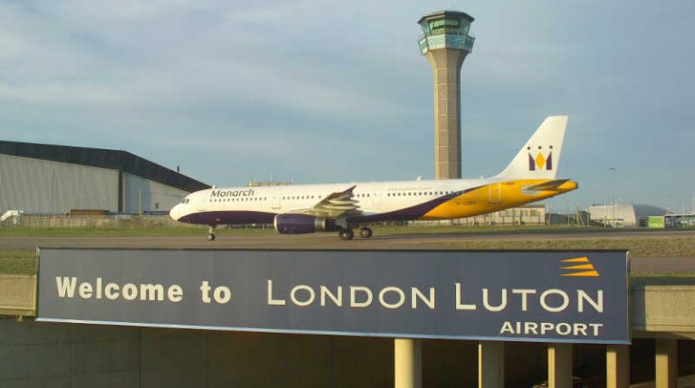 Parah! Petugas Keamanan Bandara London Lakukan Pelecehan Seksual Pada Waria