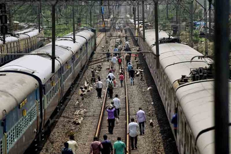 Sepanjang 2015 – 2017, 50 Ribu Orang Tewas di Jalur Kereta Api India!