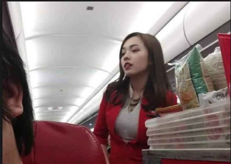 Fotonya Viral di Facebook, Inilah Reaksi Pramugari Cantik AirAsia