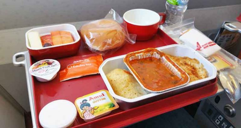 Maskapai di India Wajib Hadirkan Tabel Gizi di Baki Makanan