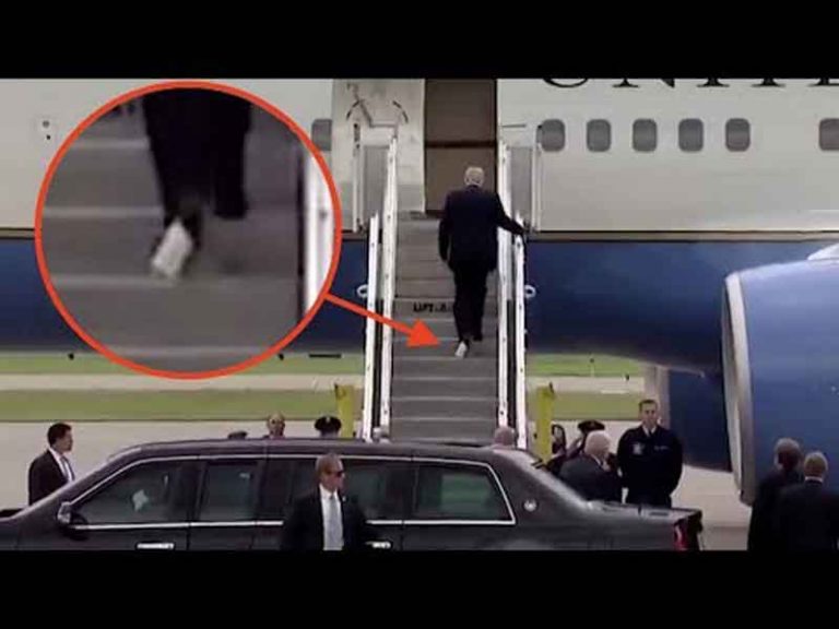 Tak Sadar Injak Tisu Saat Naiki Air Force One, Video Donald Trump Menjadi Viral