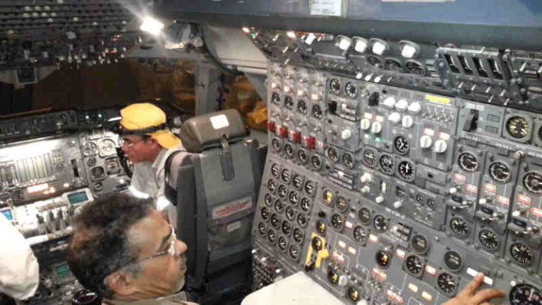 Dihilangkan dari Dunia Aviasi Modern, Kira-Kira Inilah Tugas Seorang Flight Engineer