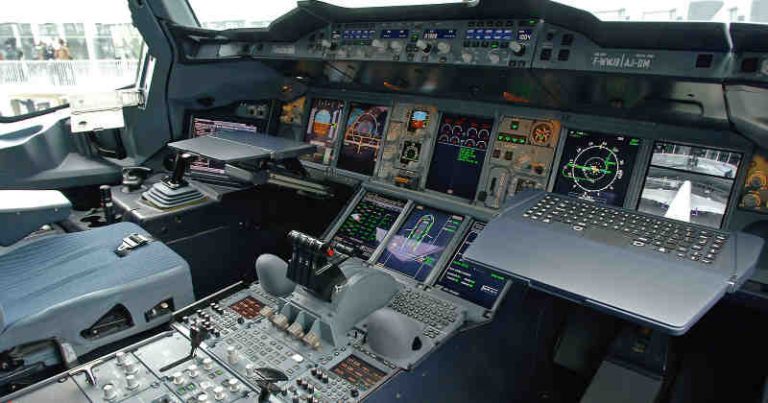 Kerap Jadi Bahan Pertanyaan, Apa Perbedaan Antara Fly by Wire dan Hydraulic System di Pesawat?