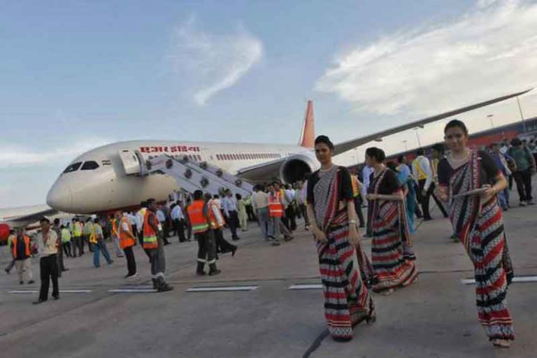 Direktorat Penerbangan India, Longgarkan Standar BMI untuk Awak Kabin Wanita