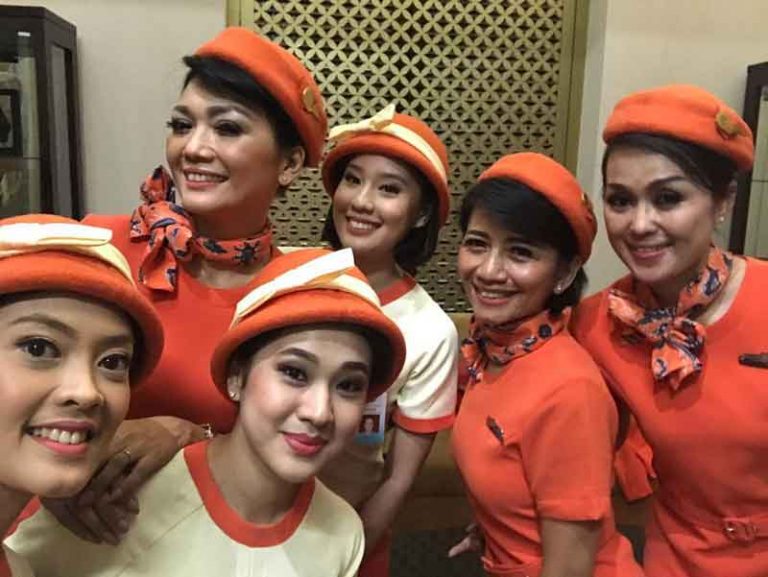 Mau Ketemu Pramugari Garuda Indonesia dengan Seragam Vintage? Simak Rute Penerbangannya Disini!