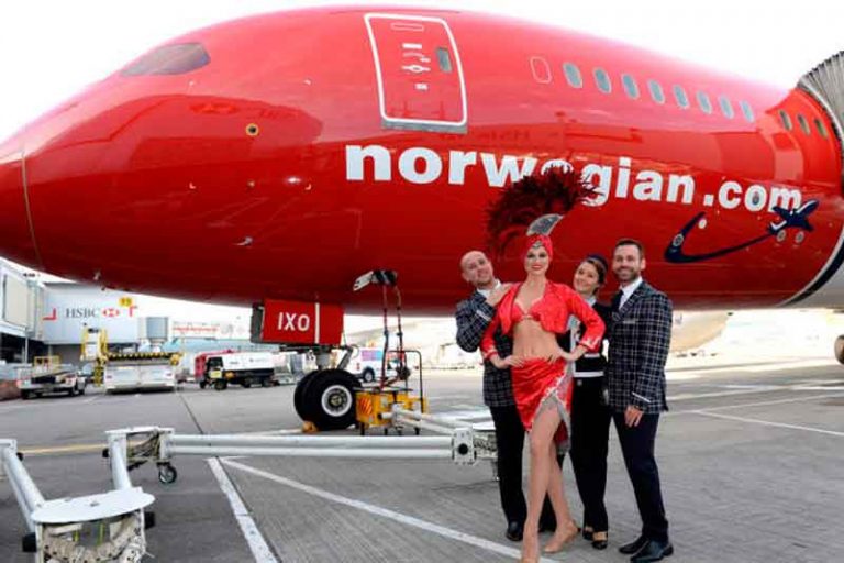 Dreamliner Norwegian Tinggalkan Bagasi di London Gatwick, 70 Penumpang Tiba di Singapura Kebingungan