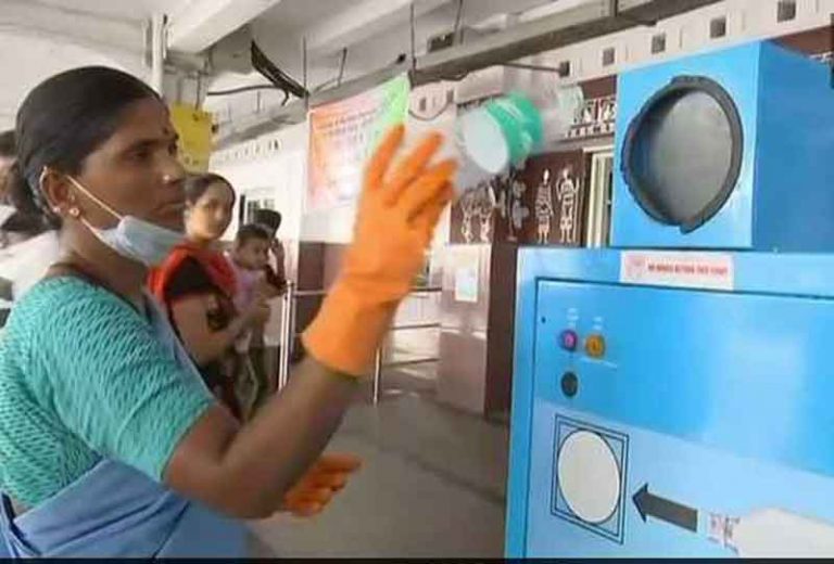 Atasi Limbah, Stasiun Kereta di India Hadirkan Mesin Penghancur Botol Bekas