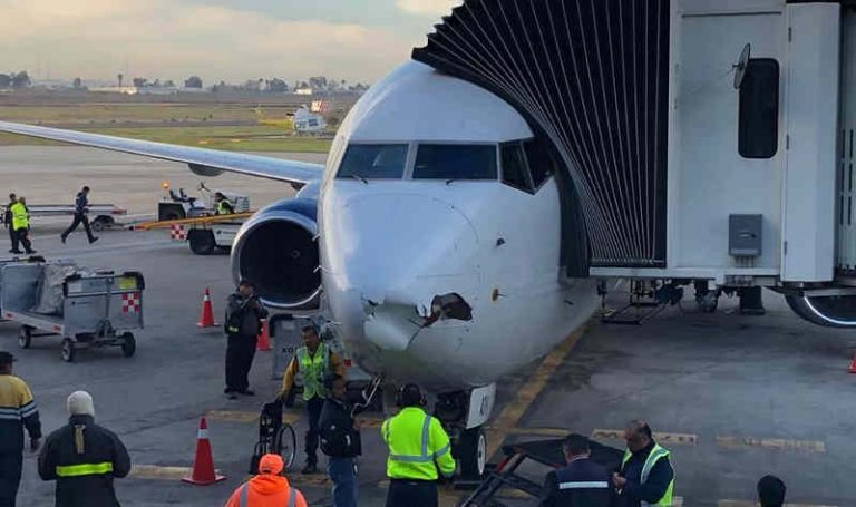 Diduga Menabrak Drone, Hidung Boeing 737-800 Aeromexico Penyok Parah!