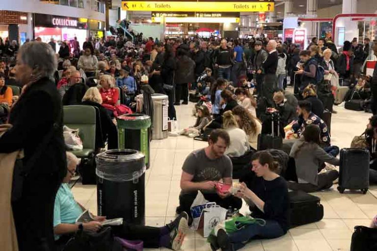 Dua Drone Misterius Hantui Bandara Gatwick London, Ratusan Penerbangan Terpaksa Dibatalkan