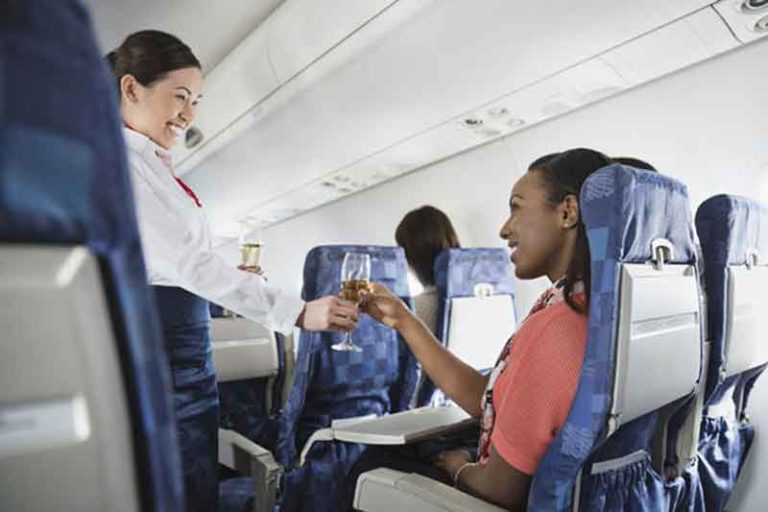 IATA: Penumpang Mabuk Dalam Penerbangan Naik 35 Persen