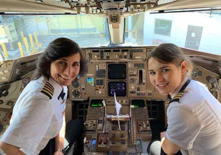 Delta Airlines Punya Pilot Sepasang Ibu dan Anak