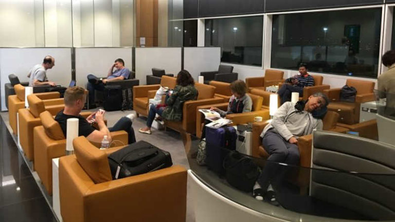 Meninggal Akibat Serangan Jantung, Penumpang Cathay Pacific Baru Ditemukan Setelah 17 Jam!