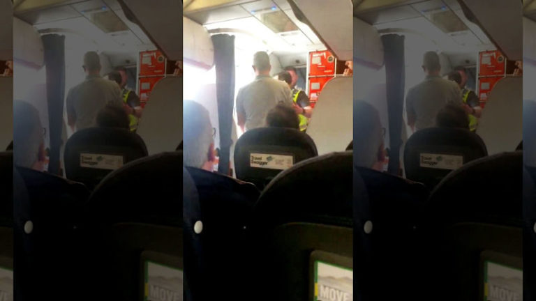 Usai Demo Keselamatan Penerbangan, Pramugari EasyJet Mendapat Pelecehan Seksual dari Penumpang