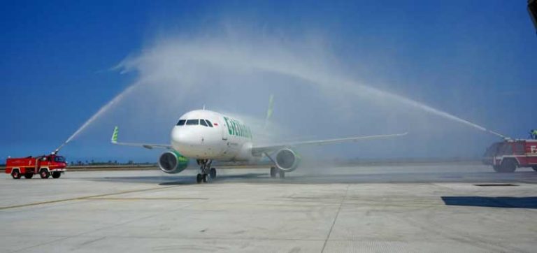 Disambut Water Salute, Citilink QG-132 Lakukan Penerbangan Komersial Perdana ke YIA