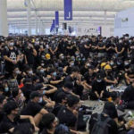 demonstran-anti-pemerintah-yang-berkumpul-di-bandara-internasional-hong-kong