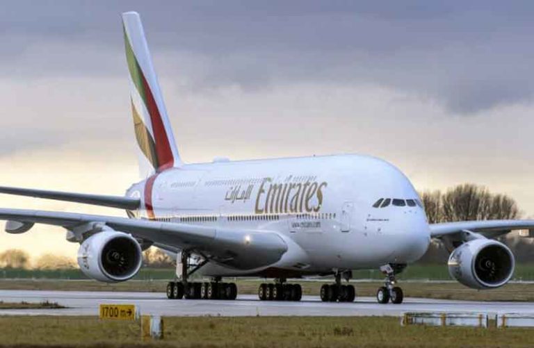 Mengaku Rekam Video Awak Kabin Kirim Pesan Singkat via Ponsel, Penumpang ini Berusaha Peras Emirates