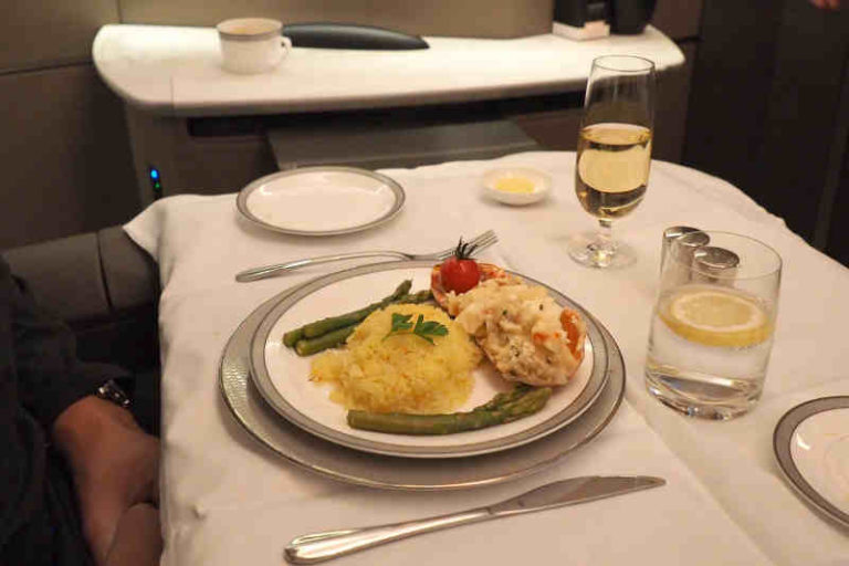 Singapore Airlines Pertimbangkan Sajian Makanan ‘On Demand’ di Kelas Bisnis