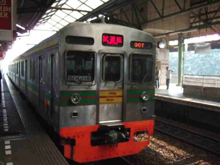 KRL Pakuan Ekspres – 39 Tahun Mengular Bogor-Jakarta Kini Digantikan Commuter Line