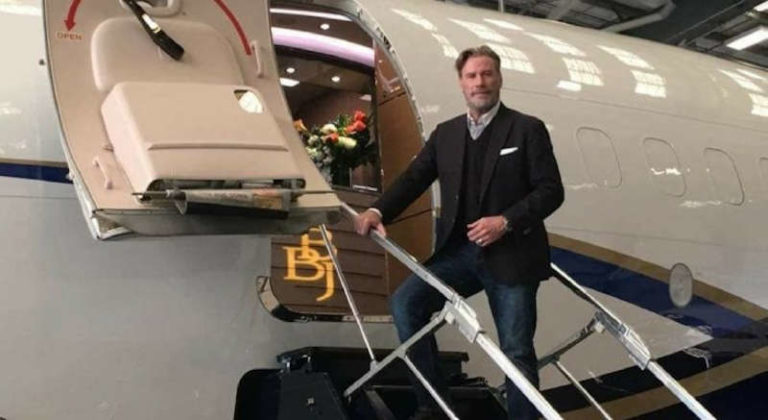 John Travolta Punya Boeing Business Jet yang Bikin Mata Terbelalak
