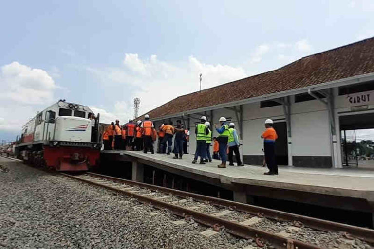 Lokomotif CC201 – Lokomotif Tua yang Masih Diandalkan PT KAI, Ini Faktanya!