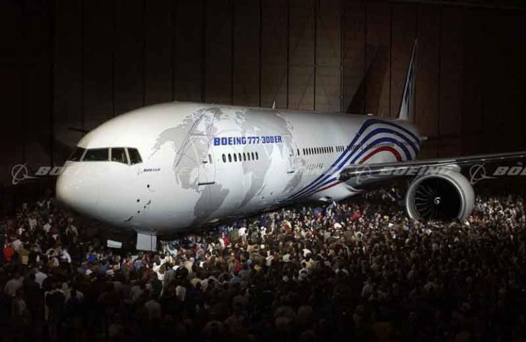 Hari Ini, 22 Tahun Lalu, Penerbangan Perdana Boeing 777-300ER dengan Kemampuan Endurance 19 Jam!