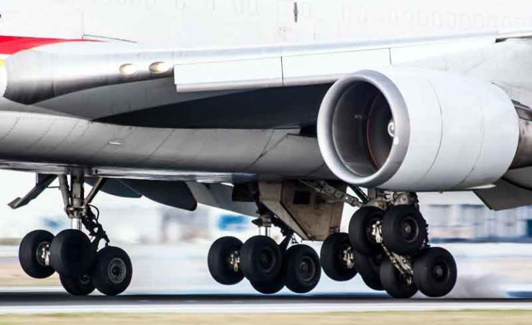 Serba-serbi Bunyi “Gedebuk” saat Pendaratan Keras (Hard Landing)
