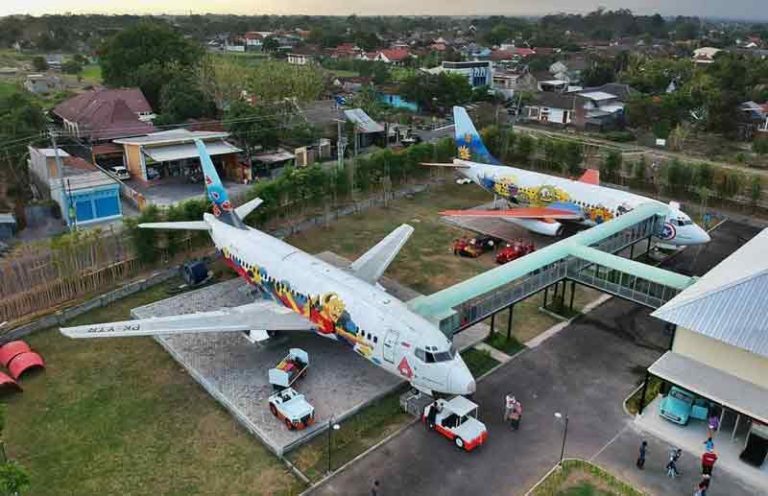 Mau Makan di Restoran dengan Sensasi Bandara dan Pesawat? Yuk ke Jogja Airport Resto