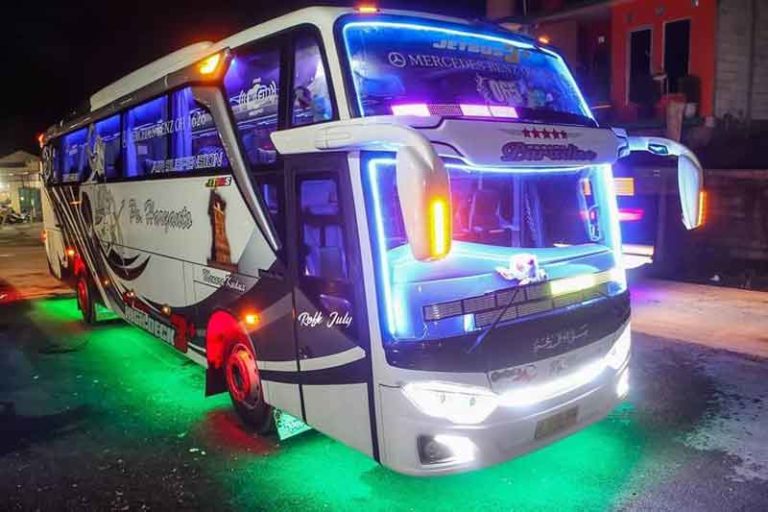 Layaknya Pohon Natal, Ini Alasan Bus AKAP Dihiasi Lampu Warna Warni