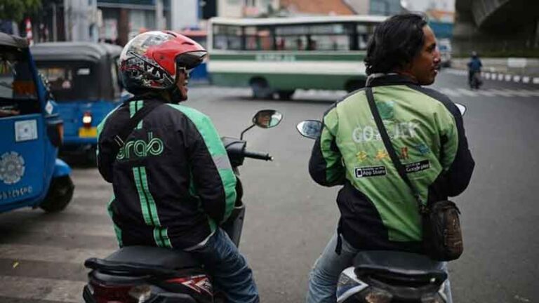 Hasilkan Banyak Keuntungan, Namun GoJek dan Grab Justru PHK Karyawan