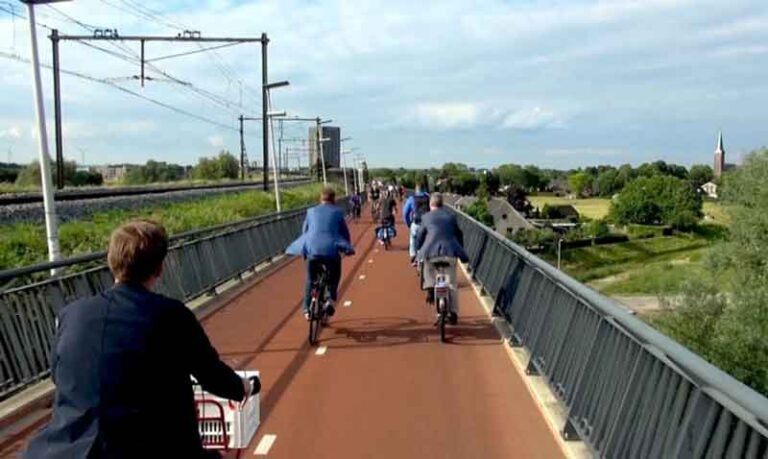Pengamat Transportasi: Bila Pesepeda Masuk Jalan Tol, Faktor Keselamatan Jadi Taruhan