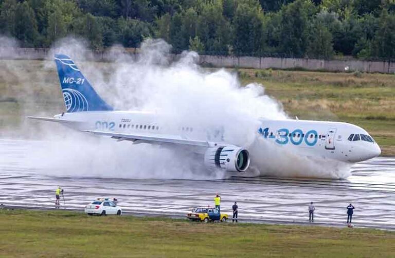 Balas Sanksi Barat, Irkut Tendang Mesin Pratt & Whitney dari Pesawat MC-21