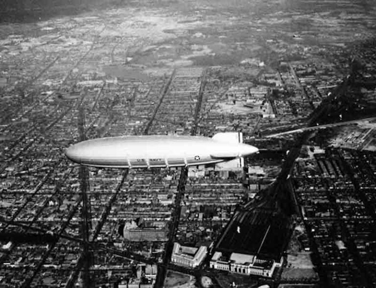 Hari Ini, 89 Tahun Lalu, Kapal Induk Terbang Pertama di Dunia USS Akron ZRS-4 Mulai Beroperasi