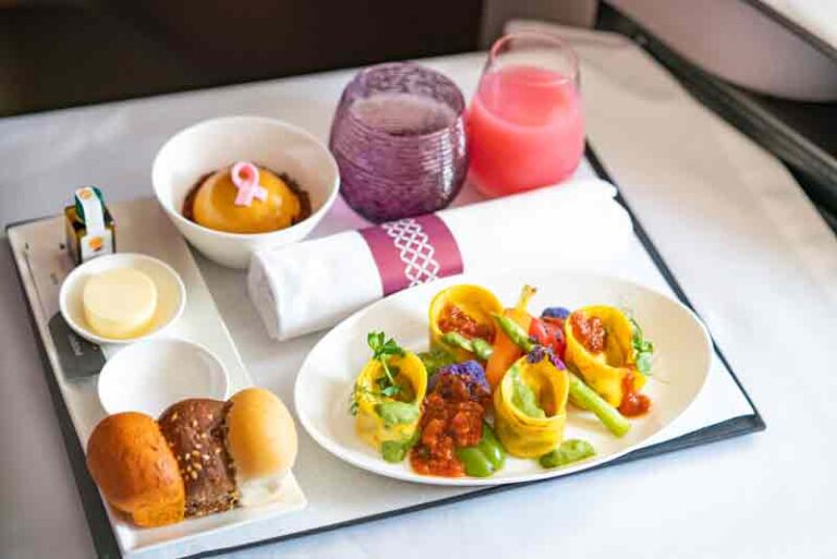 “Tragedi Qatar Airways: Penumpang Vegetarian Meninggal Tersedak Usai Diberi Makanan Berdaging”