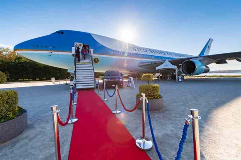 Keanehan Dibalik Momen Trump Tumpangi Air Force One untuk Terakhir Kalinya