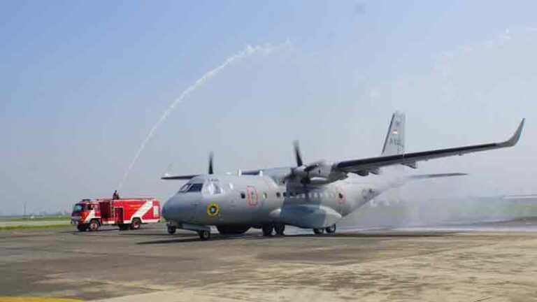Hari Ini, 37 Tahun Lalu, CN-235 Pesawat Turboprop Kebanggaan Indonesia Terbang Perdana