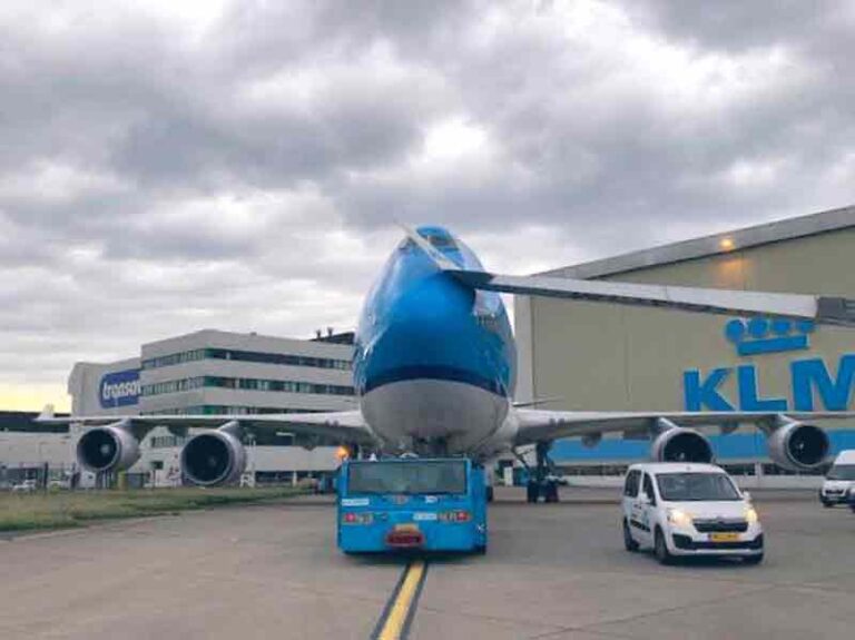 Dua Pesawat KLM Tabrakan di Bandara Schiphol, Serikat Pekerja: Akibat Beban Kerja Terlalu Tinggi