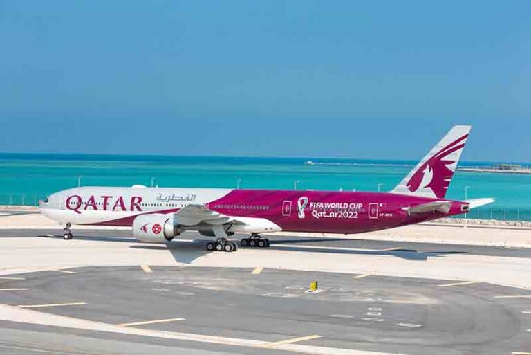 Tandai 2 Tahun Menuju Piala Dunia 2022, Pesawat Qatar Airways Gunakan Livery Spesial