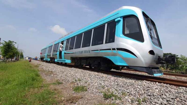 Trem Baterai yang Diuji Coba PT INKA Rencananya Melaju di Bogor dan Bali