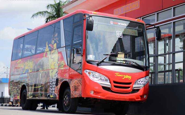 Gubernur Jateng Murahkan Tarif Bus Bagi Buruh Pabrik