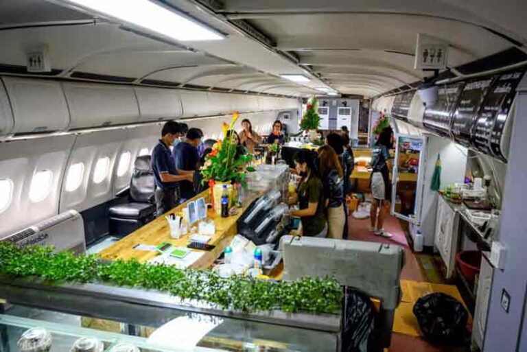 Intip Keseruan di Airbus A330 Bekas Thai Airways yang Disulap Jadi Kedai Kopi Perang