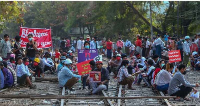 Menentang Kudeta Militer, Pekerja Kereta Api Myanmar Mogok di Atas Rel