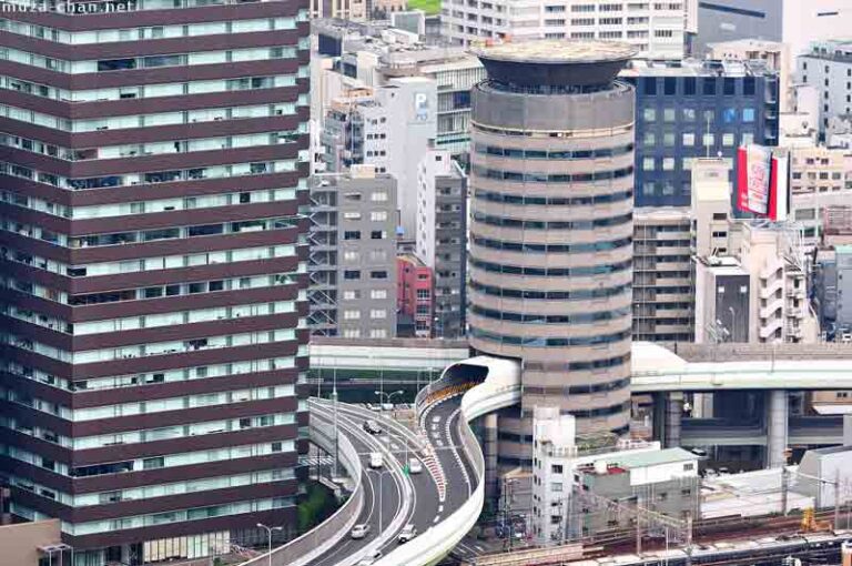 Cina Punya Rel Kereta Menembus Apartemen, Jepang Ternyata Punya Jalan Tol Menembus Gedung