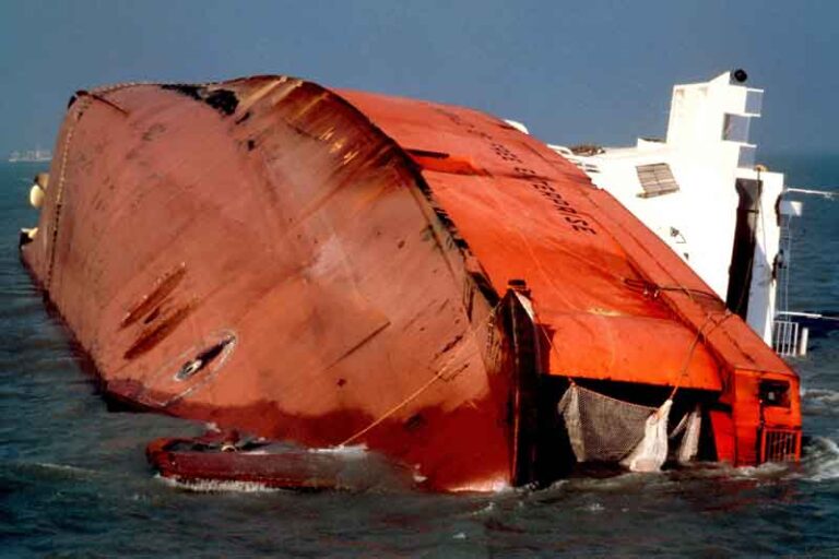 Hari dalam Sejarah, Tenggelam dalam 90 Detik, Kapal Ferry “MS Herald of Free Enterprise” Tewaskan 193 Orang