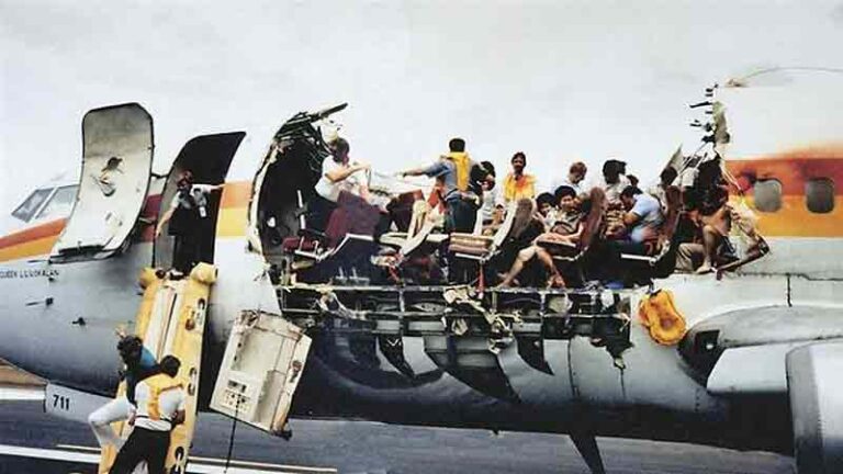 Hari Ini, 37 Tahun Lalu, Atap Pesawat Aloha Airlines Lepas Saat di Udara! Pramugari Hilang Sampai Sekarang