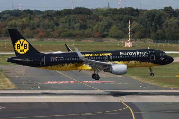 D-AIZR_Airbus_A320-200_Eurowings_BVB_Mannschaftsairbus_DUS_2018-09-01_5a_44060719565-1000x667